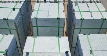 安阳 芝麻白花岗岩5公分地铺石 花岗岩厂家工厂装车日常