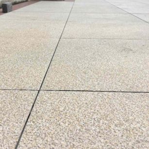 安阳 黄金麻花岗岩石板材荔枝面地面铺装效果