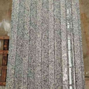 安阳 芝麻白花岗岩荔枝面雕刻盲道，盲条