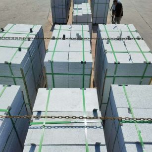 安阳 芝麻白花岗岩5公分地铺石 花岗岩厂家工厂装车日常