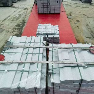 安阳 芝麻白仿形加直形路沿石出货日常