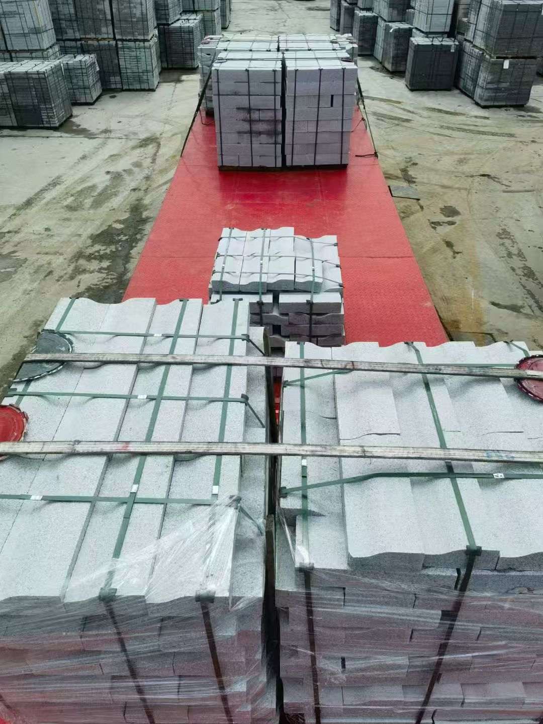 安阳 芝麻白仿形加直形路沿石出货日常