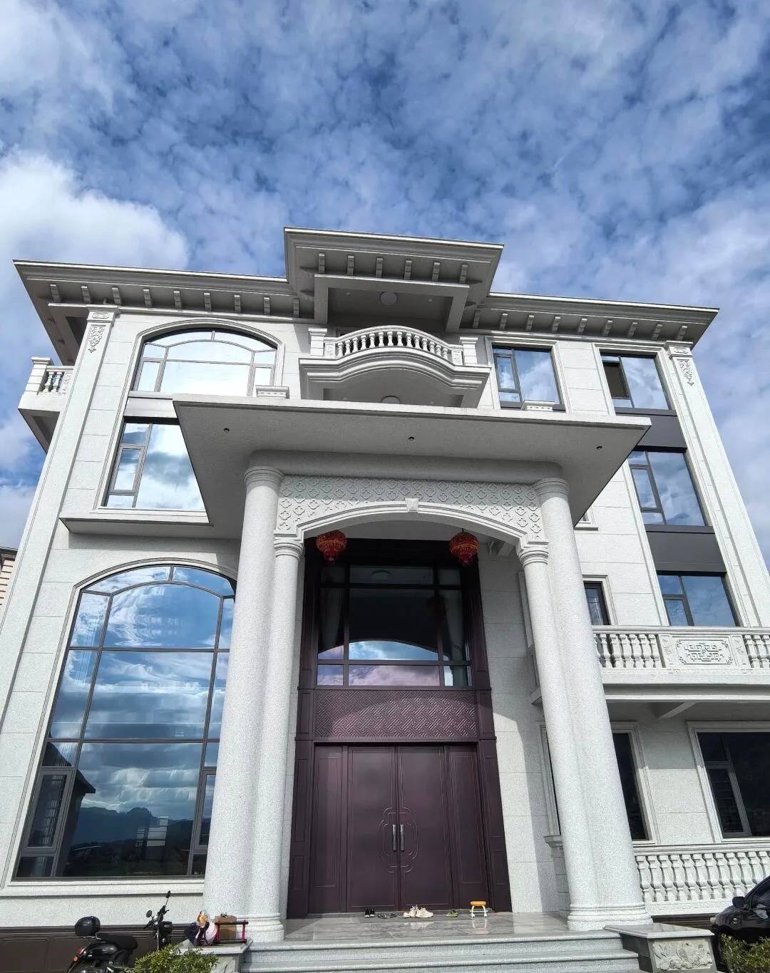 安阳白麻别墅外墙干挂石材效果示例