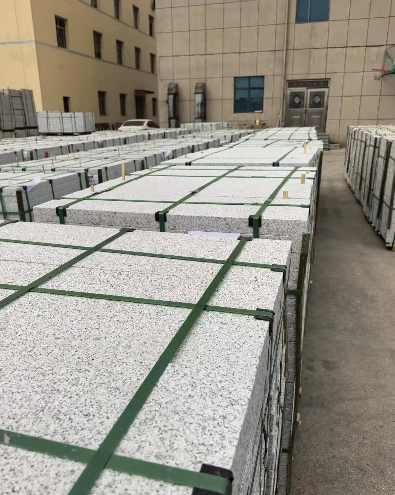 安阳 白麻花岗岩5.0公分荔枝面地铺石