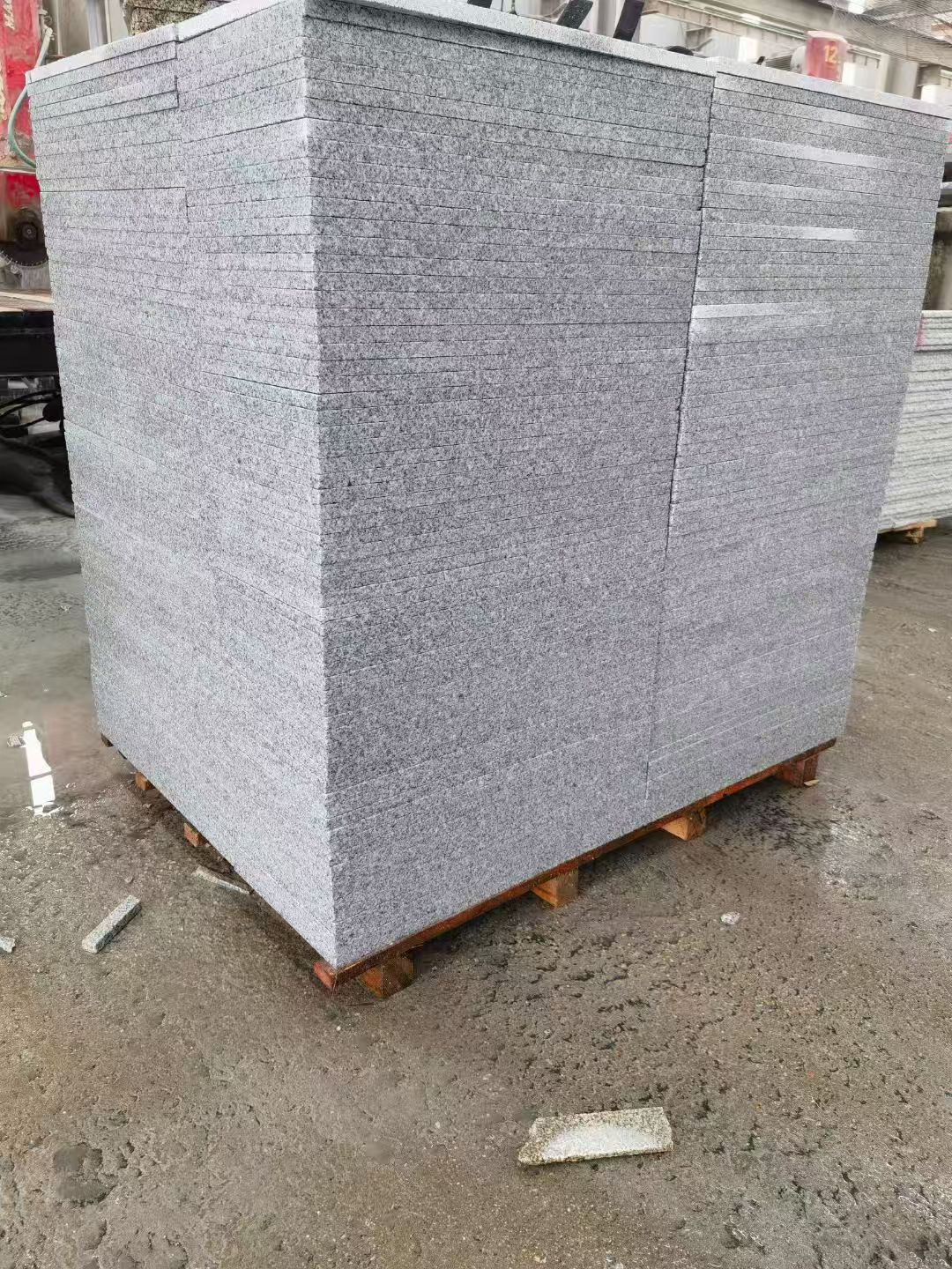 安阳 芝麻白火烧面1.8厚300*600地铺石，尺寸标准，厚薄均匀