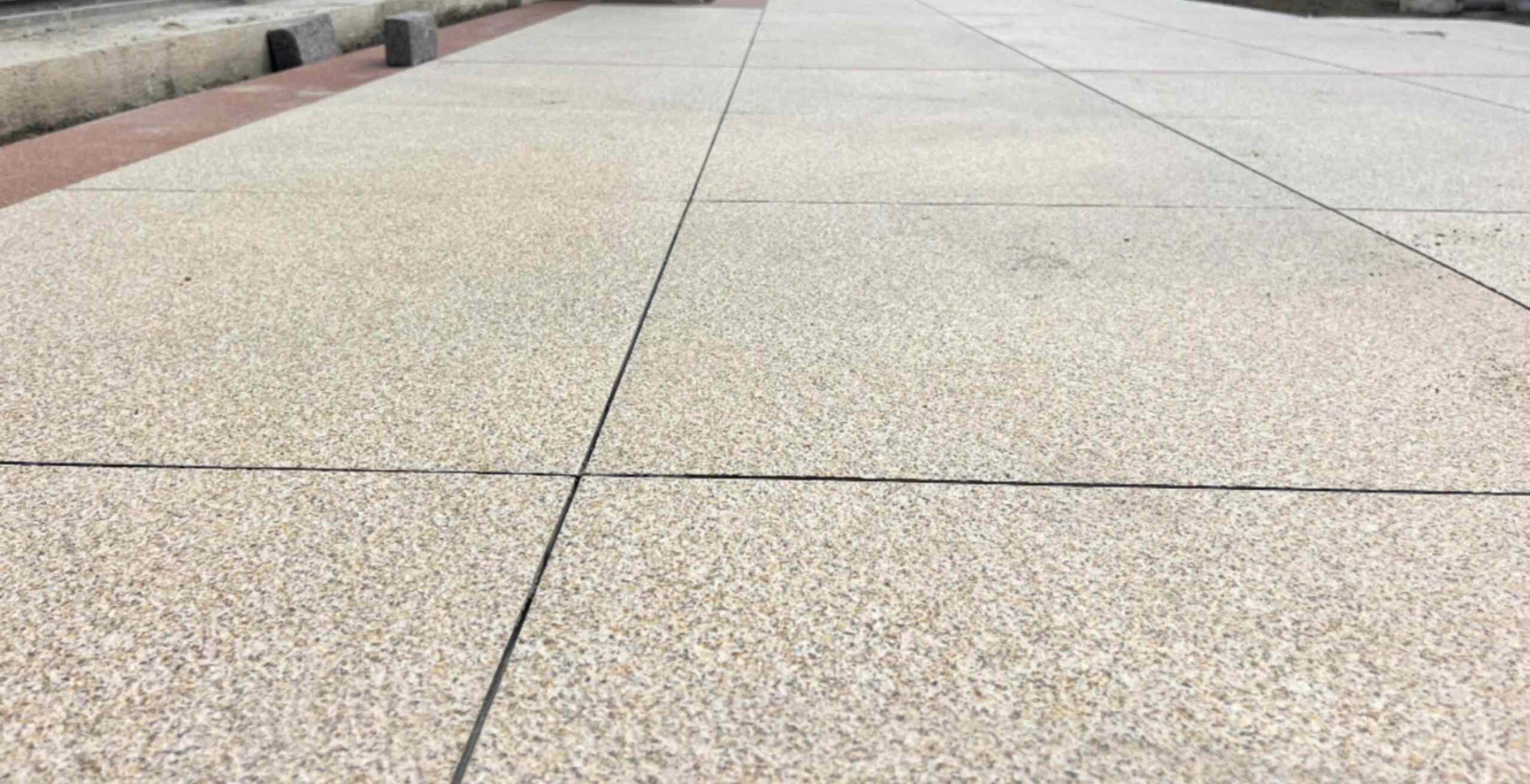 安阳 黄金麻花岗岩石板材荔枝面地面铺装效果