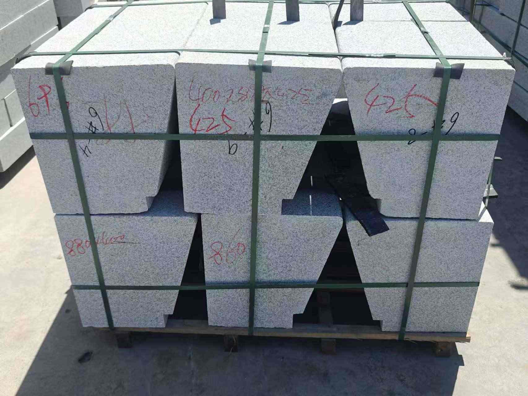 安阳 芝麻白异形坐凳，石凳