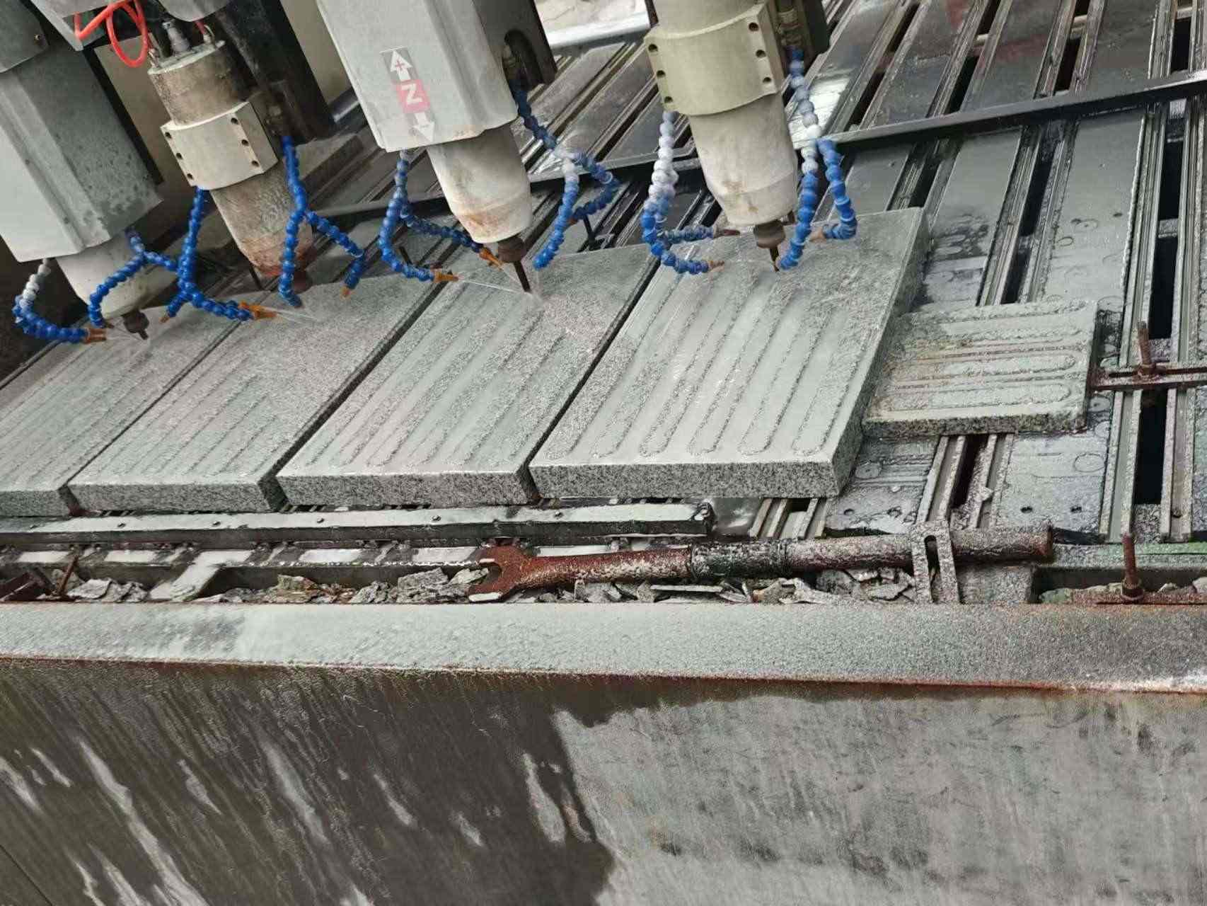 安阳 芝麻白花岗岩荔枝面盲道雕刻