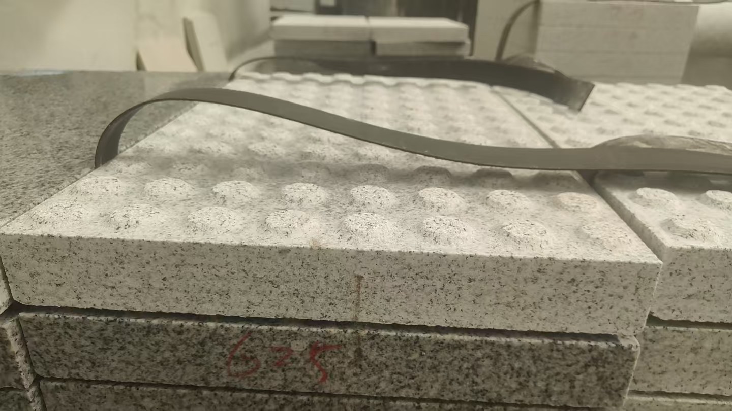 安阳 芝麻白花岗岩6.0公分荔枝面五轴加工雕刻盲点