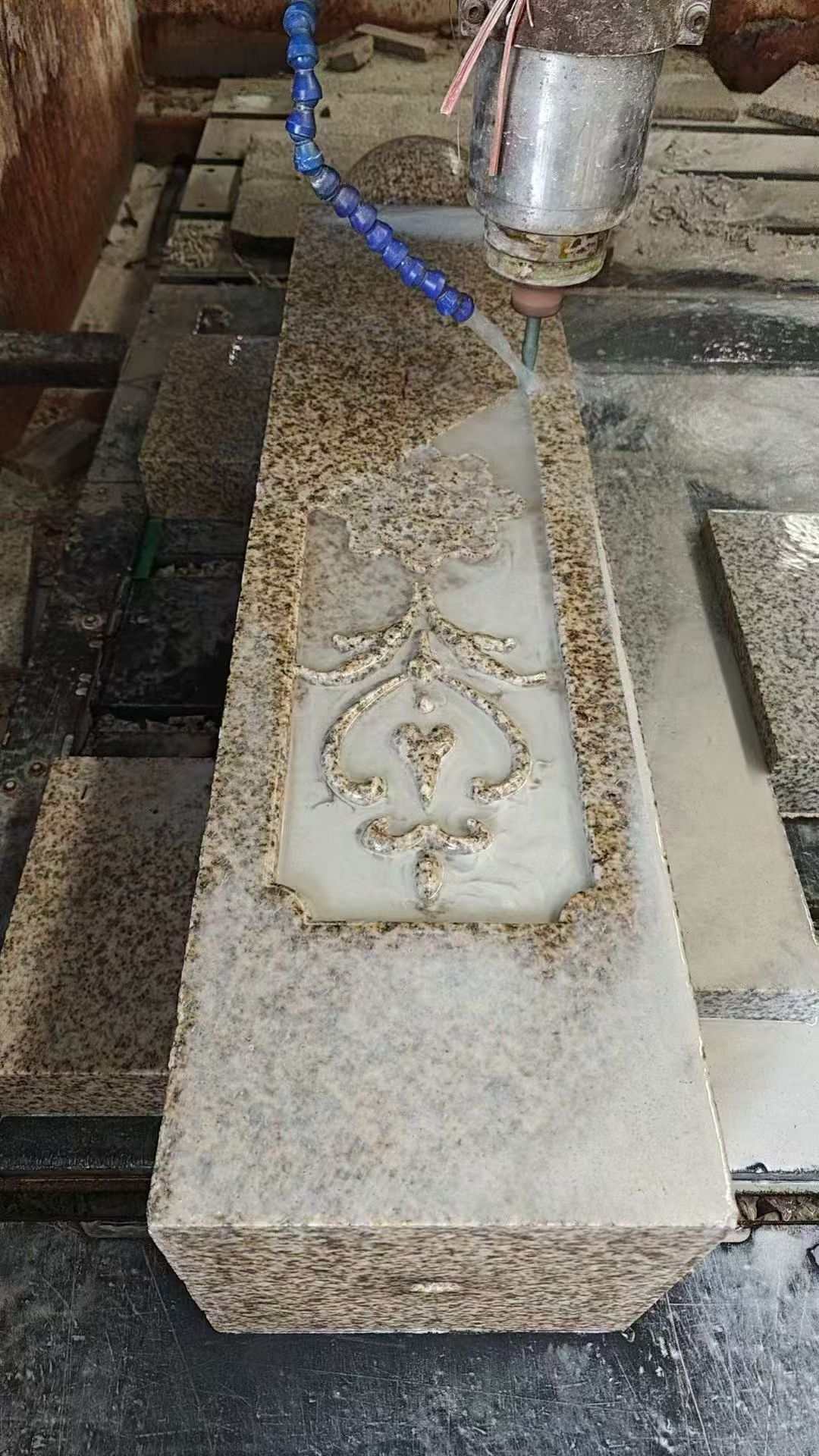 安阳 黄金麻花岗岩异形加工雕刻栏杆大柱