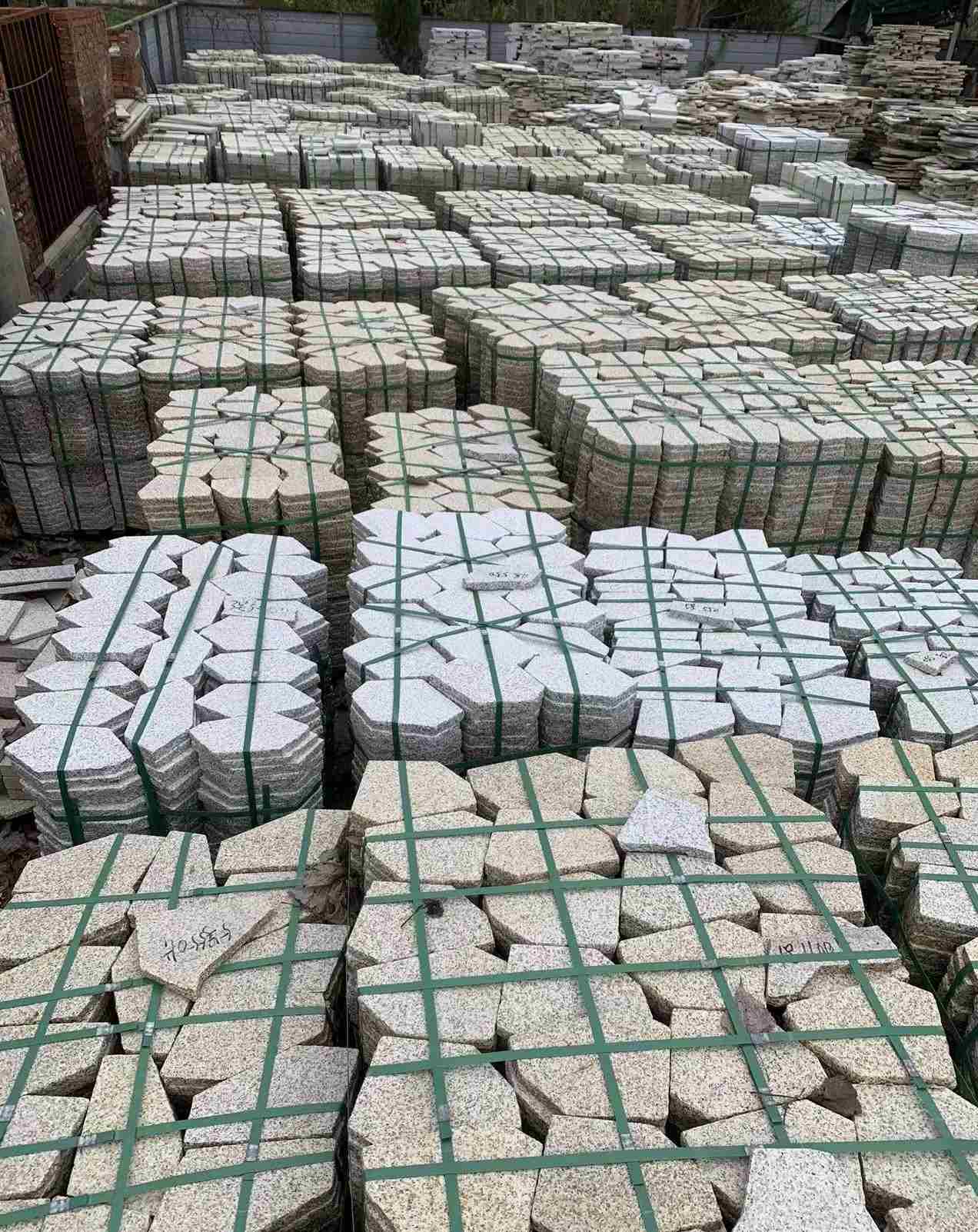 安阳 黄金麻白麻花岗岩荔枝面地铺石(冰裂纹)