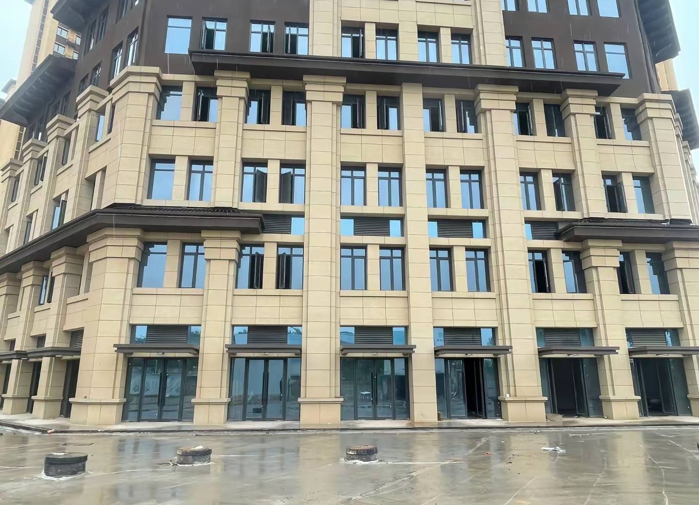 安阳 黄金麻花岗岩荔枝面小区外墙干挂