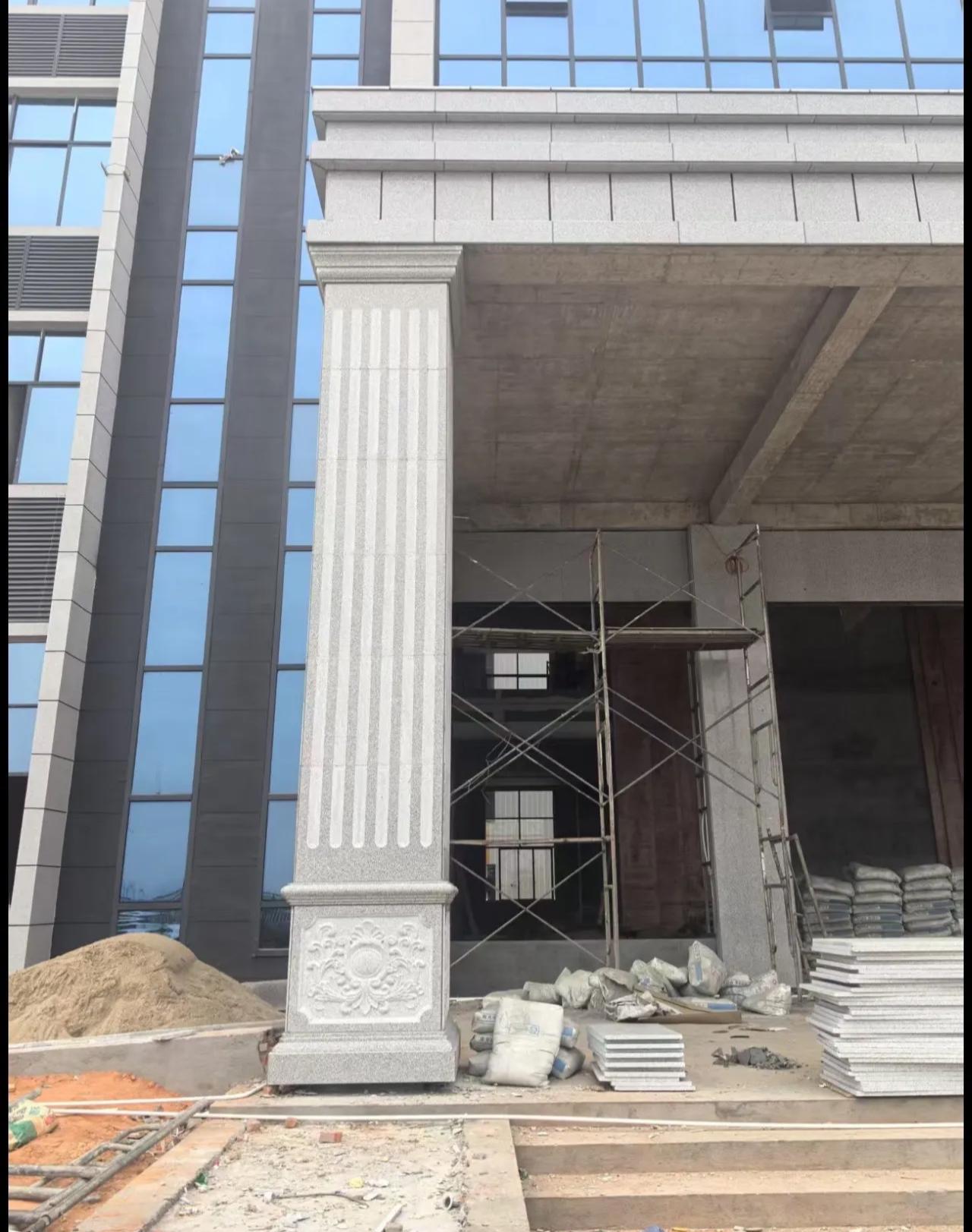 安阳 芝麻白光面花岗岩门楼大柱（罗马柱）配雕花底座