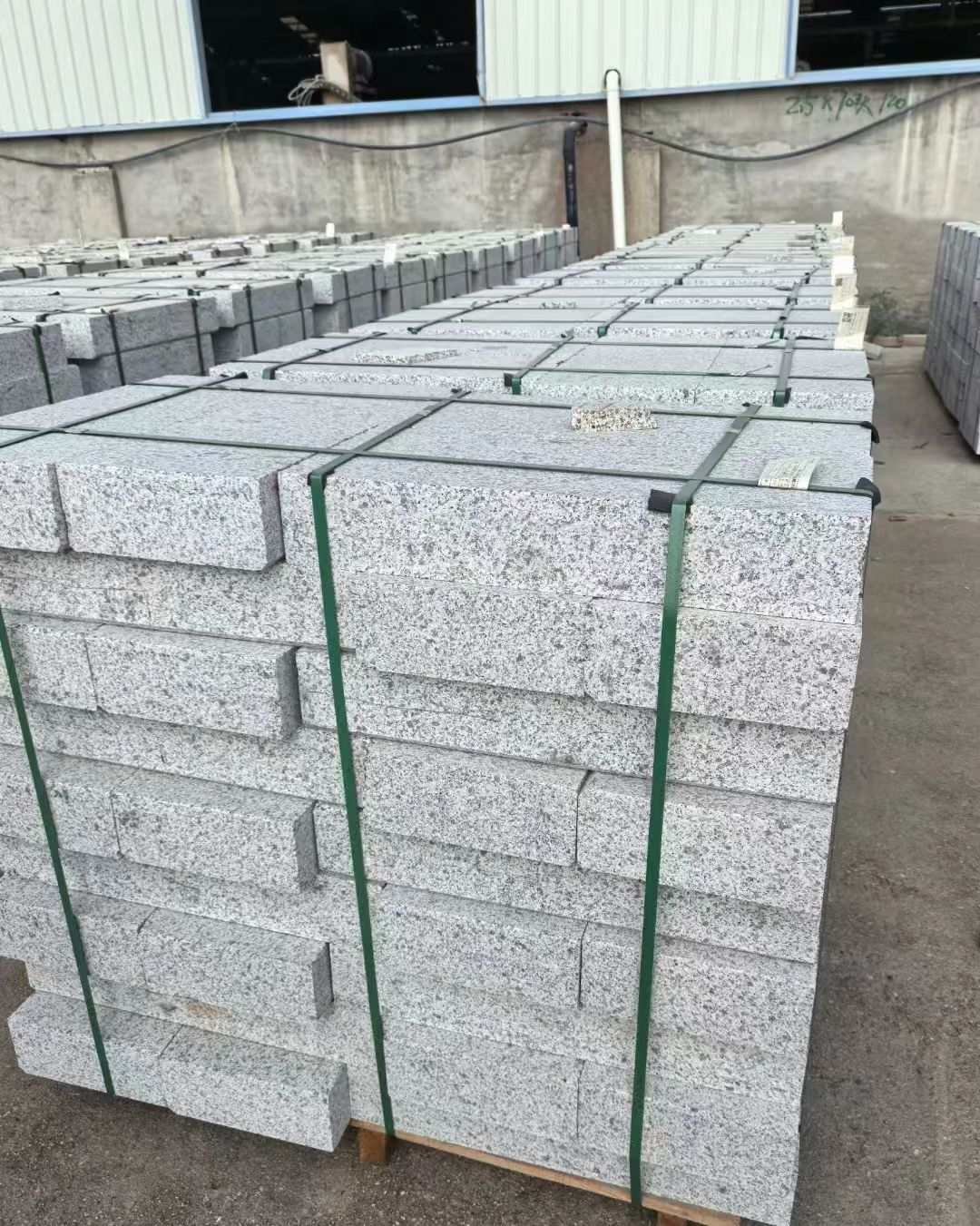 安阳 白麻花岗岩路沿石，弧形路沿石，道牙石，马路牙子，界石，路缘石，平沿石，直岩石，平缘石等