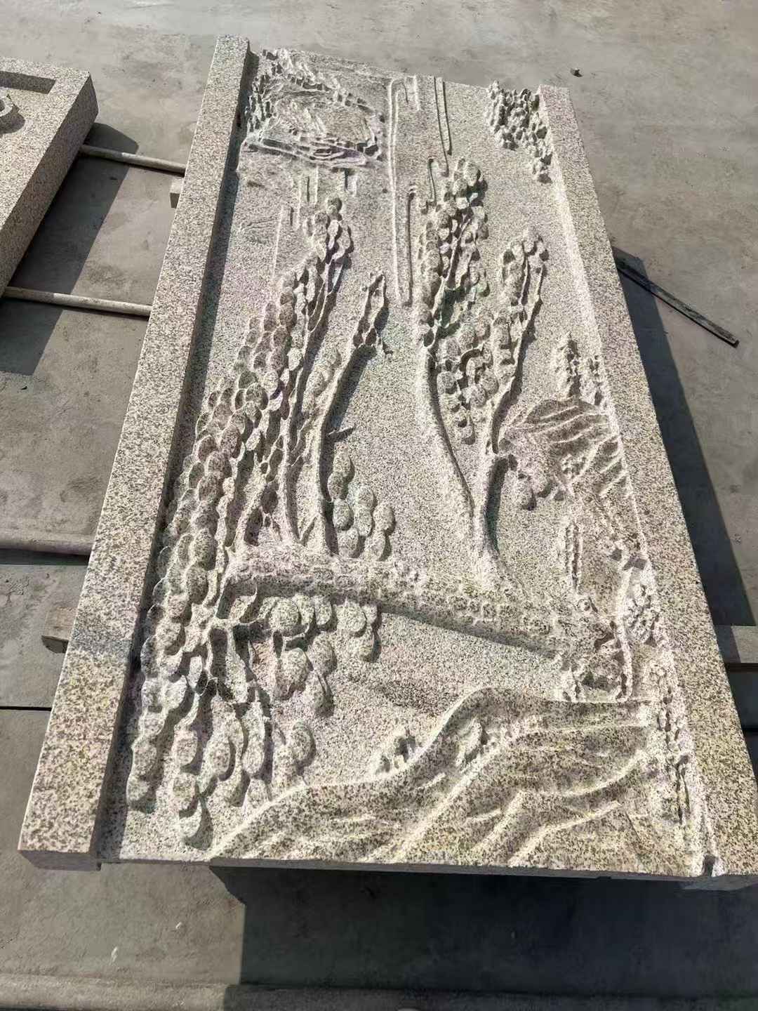 安阳 黄金麻雕刻板浮雕迎客松