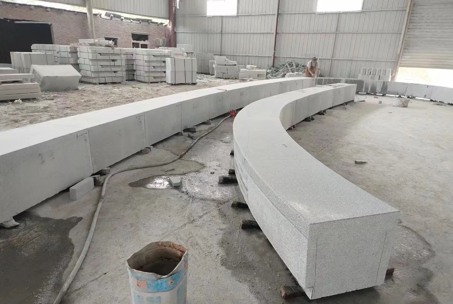 安阳芝麻白花岗岩石板材 园林光面弧形坐凳