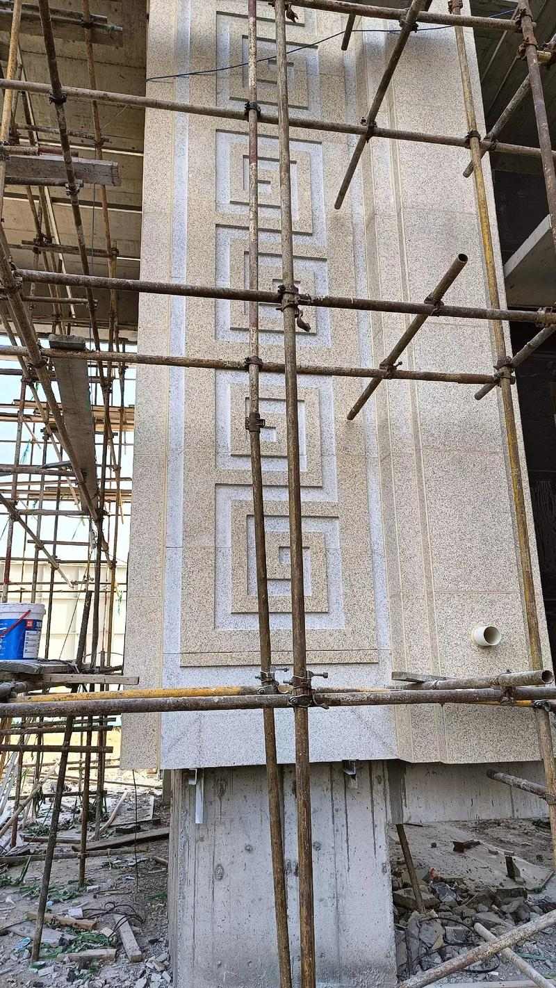 安阳 黄金麻花岗岩别墅外墙干挂回纹造型效果