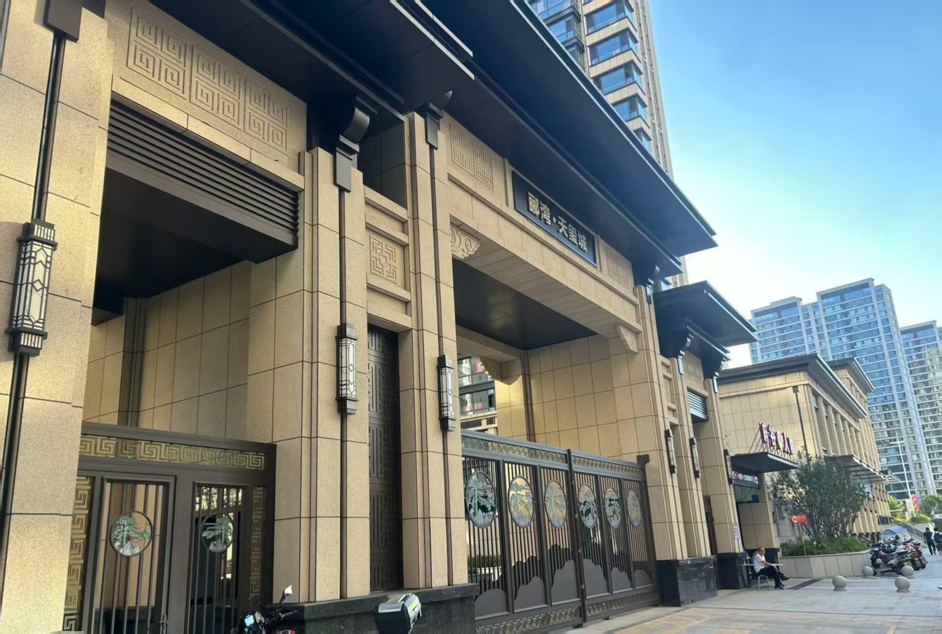 安阳 黄金麻花岗岩荔枝面小区门楼外墙干挂