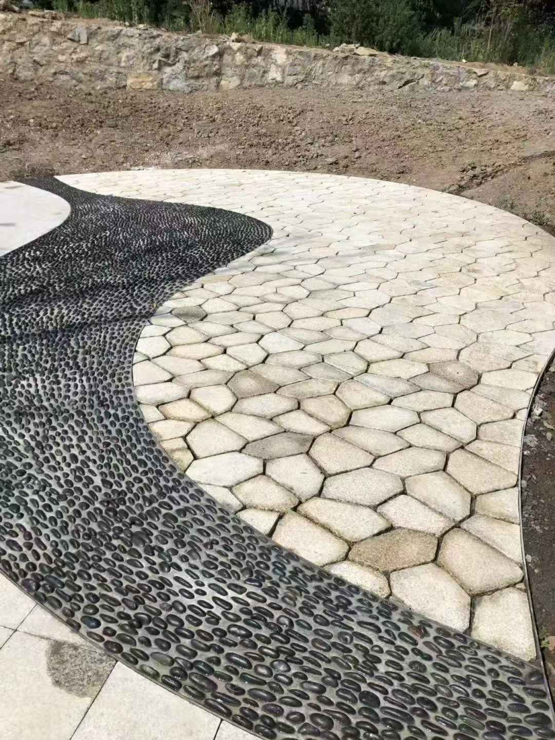 安阳 黄金麻冰裂纹地铺石工地铺装案例