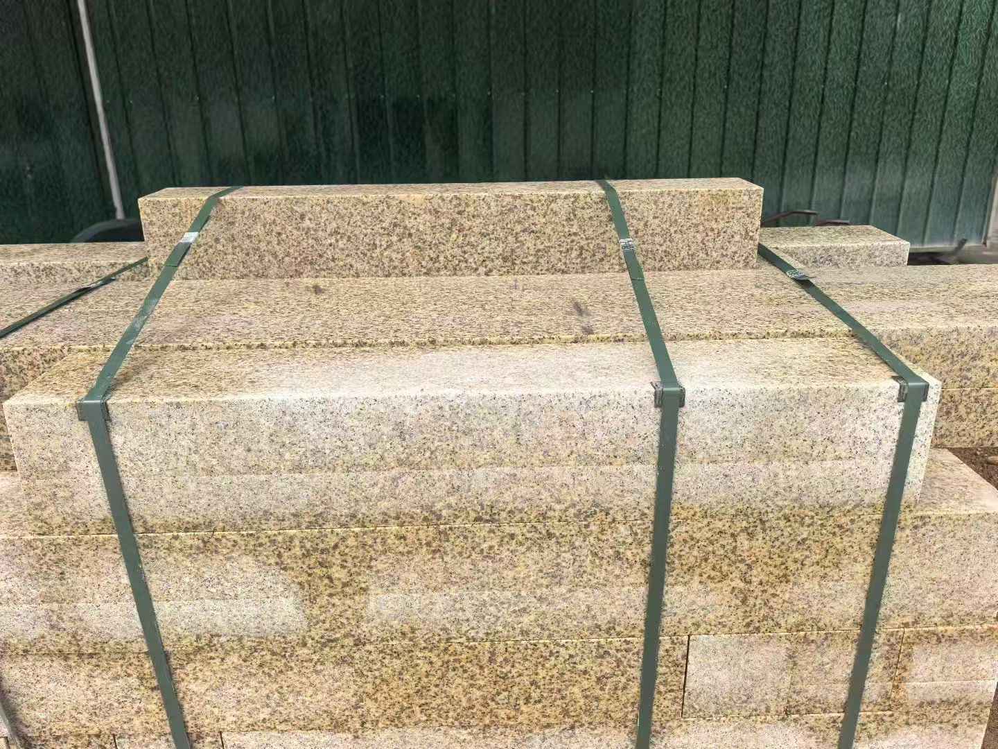 安阳 黄金麻花岗岩石材机切面栏杆料半成品