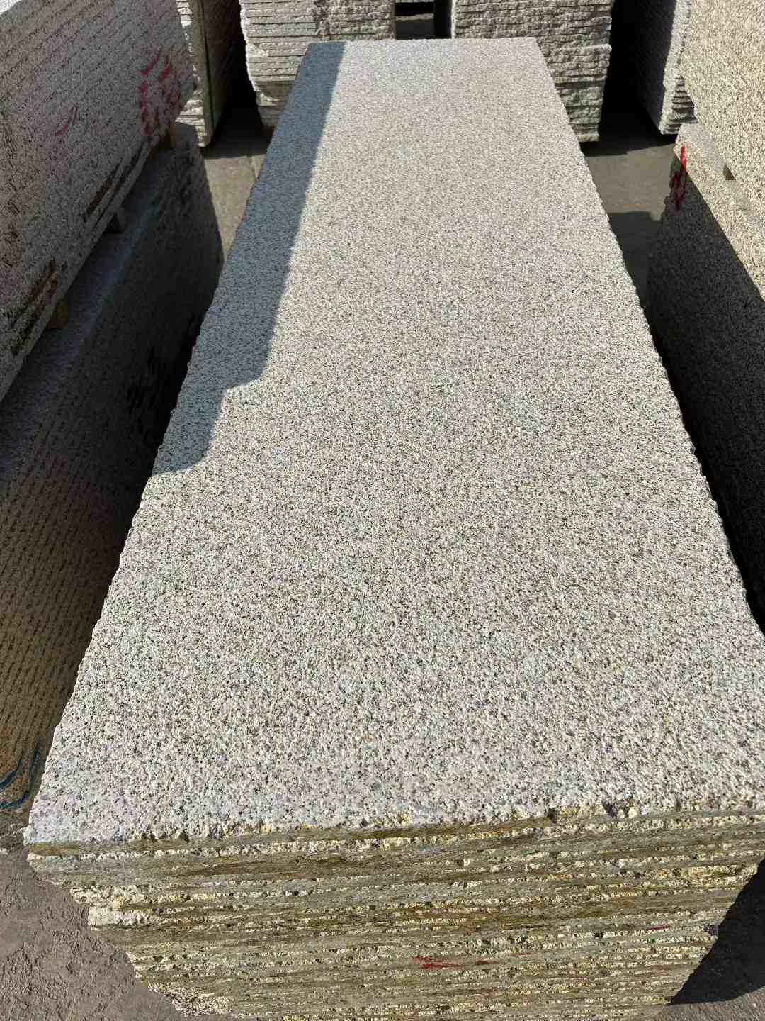 安阳 黄金麻花岗岩荔枝面毛板，半成品