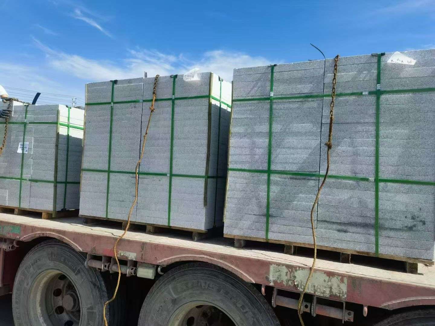 安阳 芝麻白花岗岩地铺石装车日常