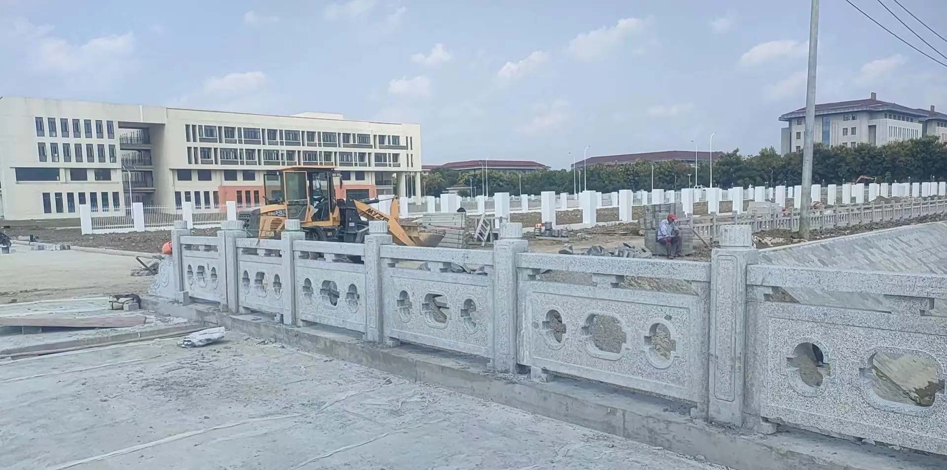 安阳 白麻花岗岩荔枝面河道栏杆