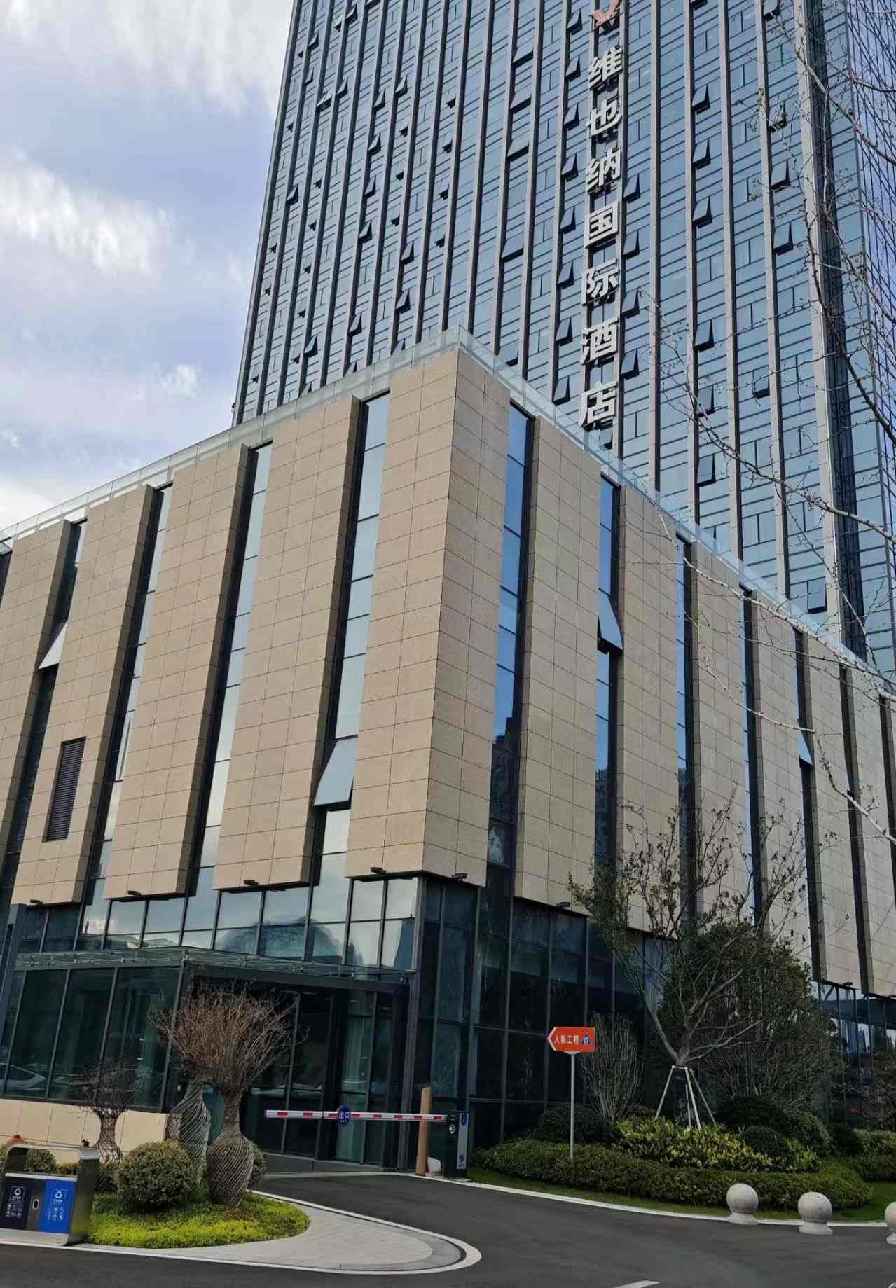 安阳 黄金麻花岗岩外墙干挂