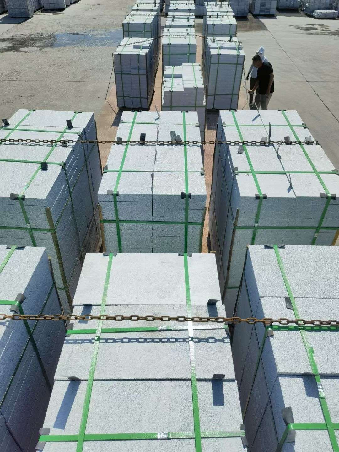 安阳 芝麻白花岗岩5公分地铺石 花岗岩厂家工厂装车日常